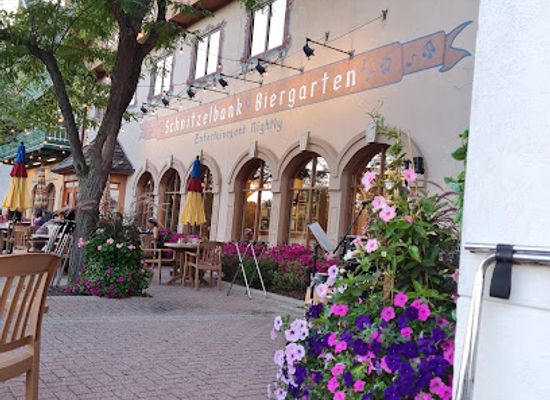 michigan/frankenmuth/bar/schnitzelbank-biergarten