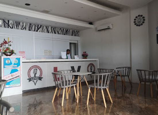 indonesia/west-sulawesi/bar/level-v-karaoke