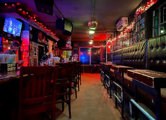 texas/central-texas/bar/dirty-bill-s