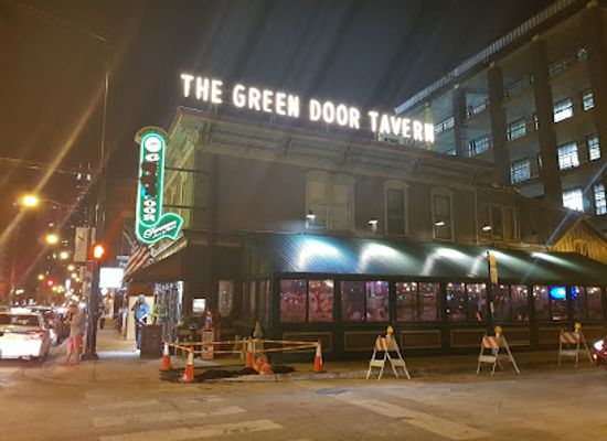 illinois/northeastern-illinois/bar/the-green-door-tavern