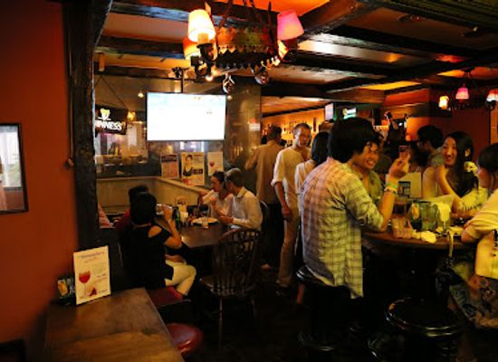 japan/kyoto/higashiyama/bar/pig-whistle