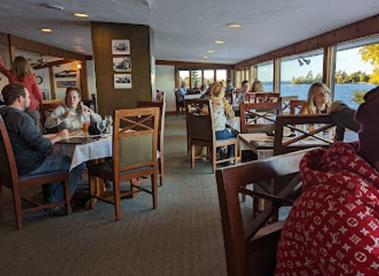 michigan/copper-harbor/bar/harbor-haus-restaurant