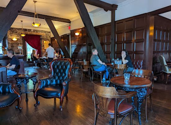 canada/maritimes/bar/henry-house