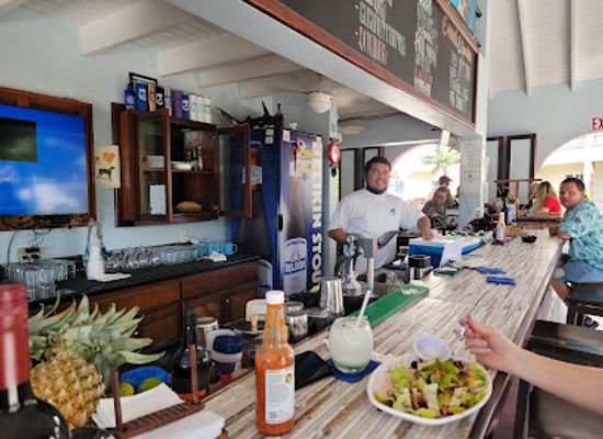 belize/the-cayes/bar/the-dog-house-sports-lounge