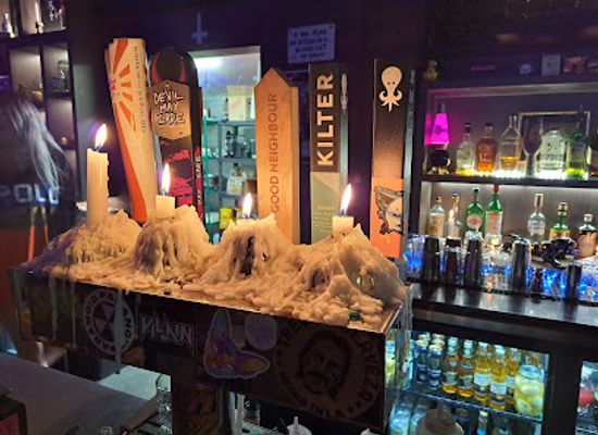 canada/interlake-region/bar/must-be-the-place