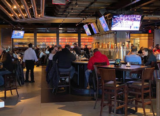 alaska/southeast-alaska/bar/yard-house