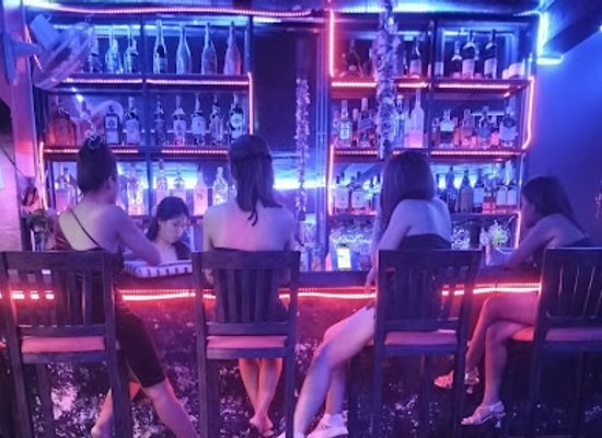 cambodia/sihanoukville/bar/the-whiskey-exchange