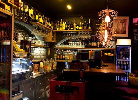 croatia/zagreb/kaptol/bar/rakhia-bar
