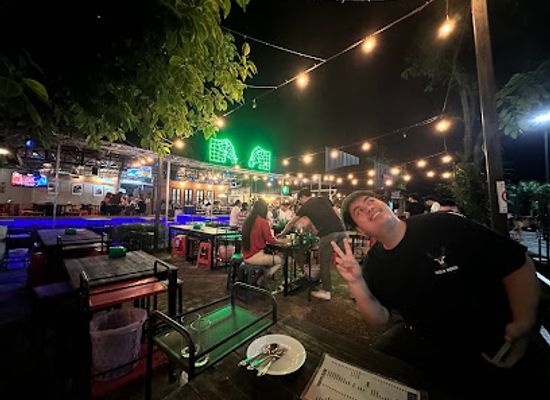 thailand/phi-pan-nam-range/bar/slum-bar
