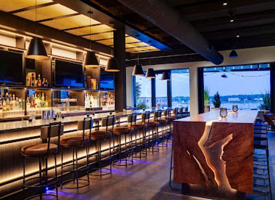 maine/portland/old-port/bar/luna-rooftop-bar