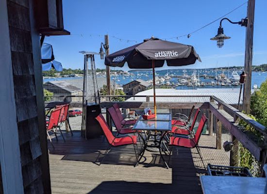 maine/mount-desert-island/bar/the-upper-deck-craft-beer-terrace-outdoor-dining-lobster-rolls-burgers
