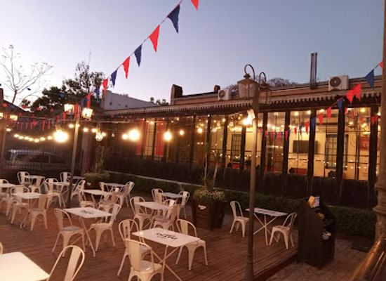 argentina/litoral/bar/patio-de-la-cerveceria-santa-fe