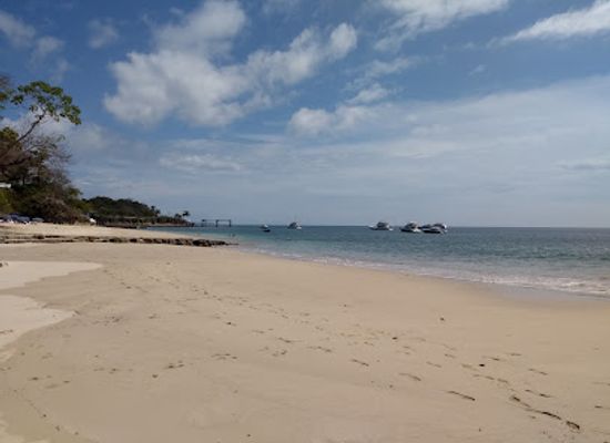 panama/pearl-islands/bar/cacique-beach