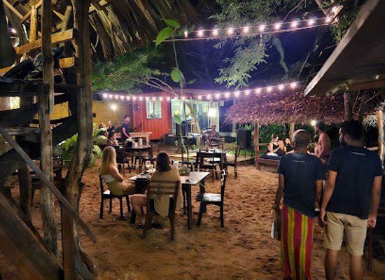 sri-lanka/arugam-bay/bar/hideaway-blue-cafe-and-bar