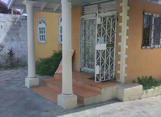 jamaica/yallahs-valley/bar/hot-spicy-restaurant