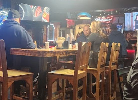 kansas/emporia/bar/harry-and-lloyd-s-east