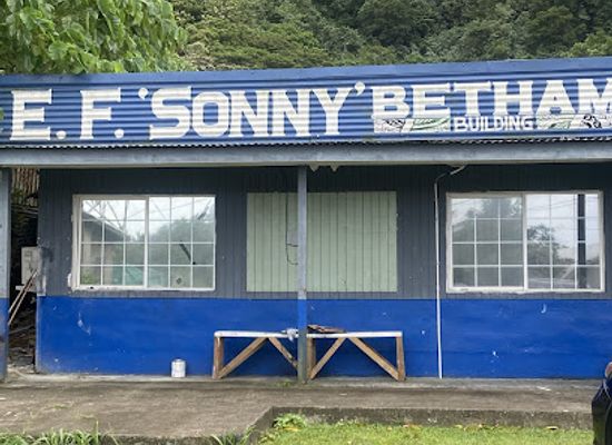 american-samoa/fagatogo/bar/bee-z-beauty-bar