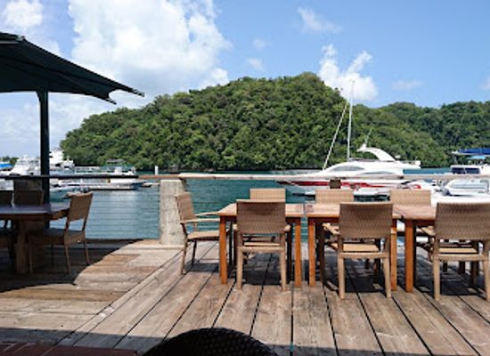 palau/rock-islands/bar/drop-off-bar-and-grill