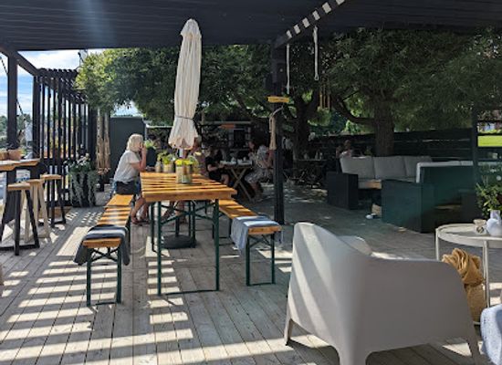 sweden/halsingland/bar/hunker-junker-garage