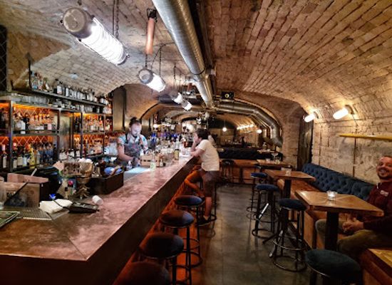 hungary/budapest/inner-city/bar/hotsy-totsy-budapest