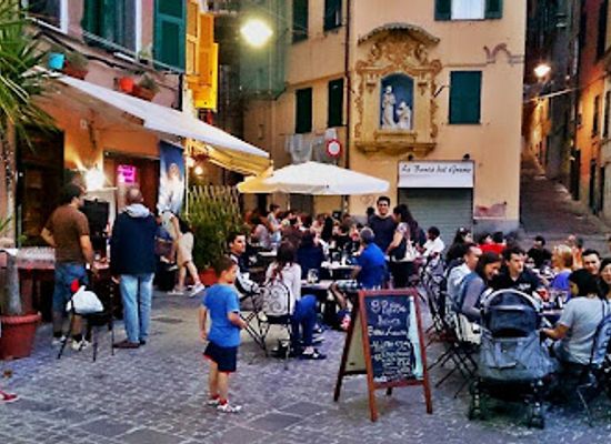 italy/genoa/pre/bar/8rosso