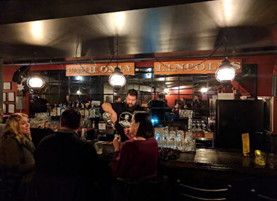 vermont/lake-champlain/bar/lincolns