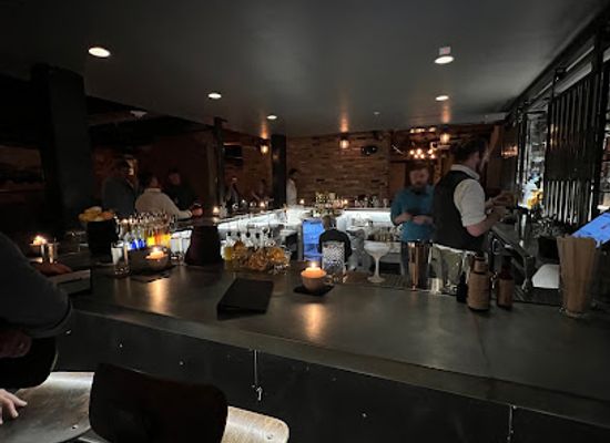 maryland/chesapeake-bay-area/bar/harold-black-annapolis