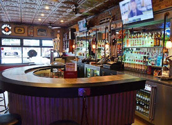 wisconsin/lake-geneva/bar/thumbs-up-lake-geneva