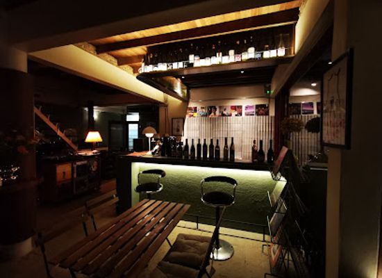 thailand/chiang-rai/bar/vinyl-wine