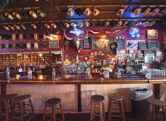 texas/red-river-valley/bar/white-elephant-saloon