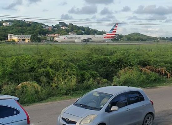 antigua-and-barbuda/redonda/bar/landing-strip-restaurant-and-bar