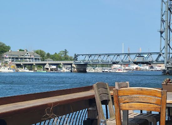 new-hampshire/seacoast-region/bar/martingale-wharf