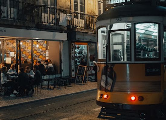 portugal/lisbon/bar/caverna-indiana