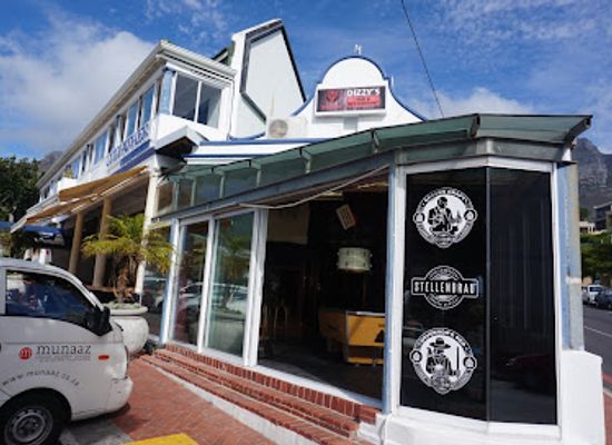 south-africa/cape-town/camps-bay/bar/dizzys-restaurant-pub
