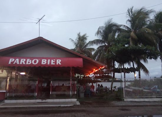 suriname/brokopondo-district/bar/riverside