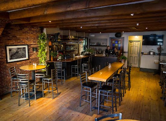 maine/lincoln-county/bar/the-maine-house