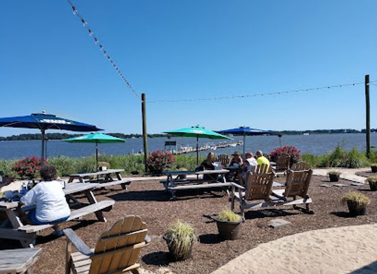 maryland/eastern-shore/bar/bull-lips-dock-bar-dock
