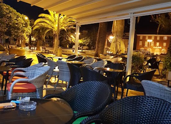 croatia/brac-island/bar/caffe-bar-galeb
