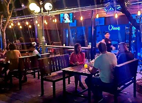 thailand/hua-hin/cicada-market/bar/cheers-restaurant-bar