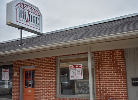 mississippi/greenwood/bar/by-the-bridge-bistro-catering