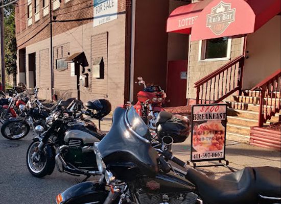 rhode-island/blackstone-valley/bar/lucs-bar-grill