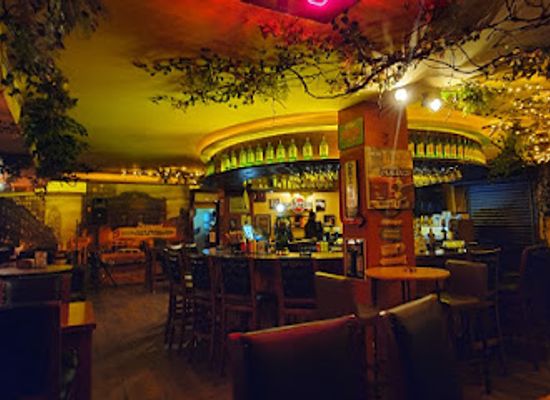 jordan/ma-an/bar/mist-restaurant-pub