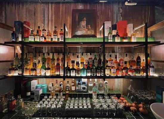 myanmar-burma/golden-rock/bar/the-reading-room
