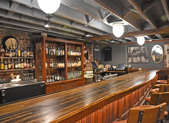iowa/des-moines/east-village/bar/ken-s-a-not-so-secret-speakeasy