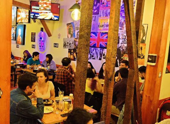 chile/valparaiso/plan/bar/uk-bar-cervezas-premium-cocteleria-pizzeria-y-burger-en-valparaiso