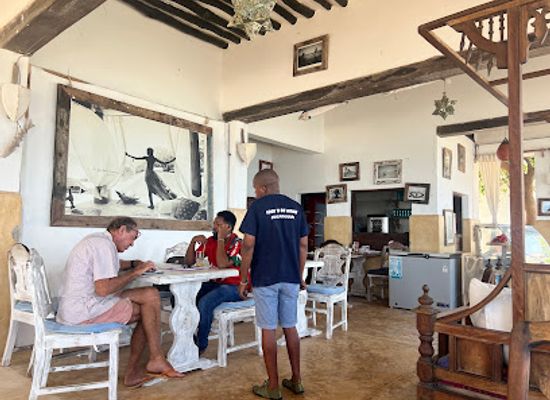 kenya/lamu/shela/bar/bahari-restaurant