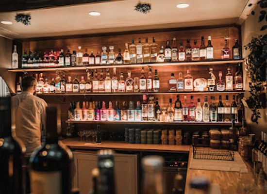 australia/southern-queensland/bar/the-fourth-monkey-cocktail-bar-grill