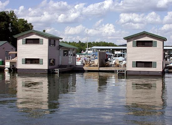 indiana/patoka-lake/bar/patoka-lake-marina-lodging