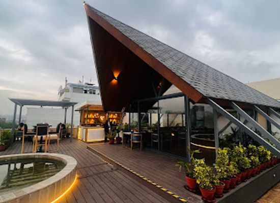 nepal/himalayan/bar/vue-eatery-and-cocktail-bar
