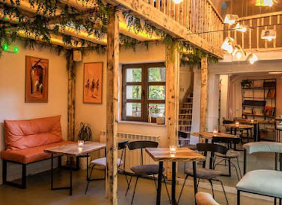 montenegro/komovi/bar/itaka-library-bar
